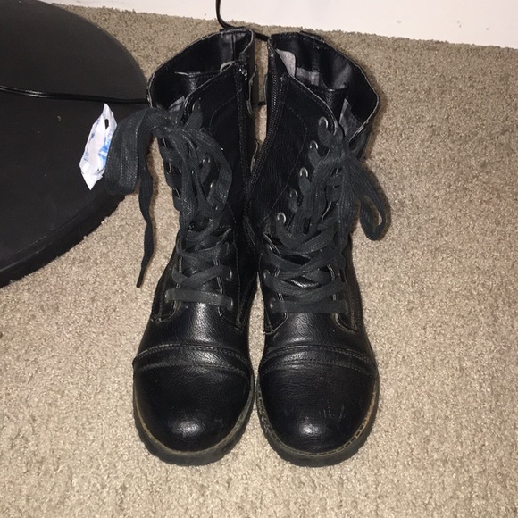 Boots - Picture 1 of 3